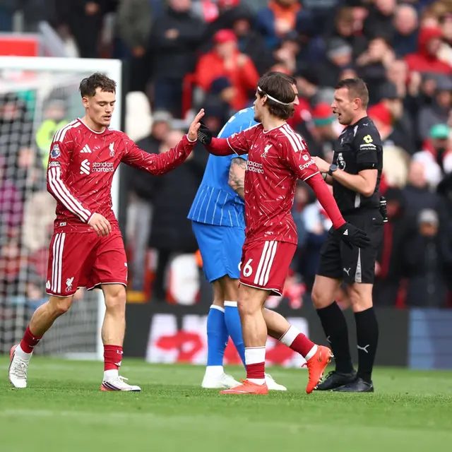 Liverpools Florian Wirtz zelebriert mit der Mannschaft das 1:0 gegen Brighton