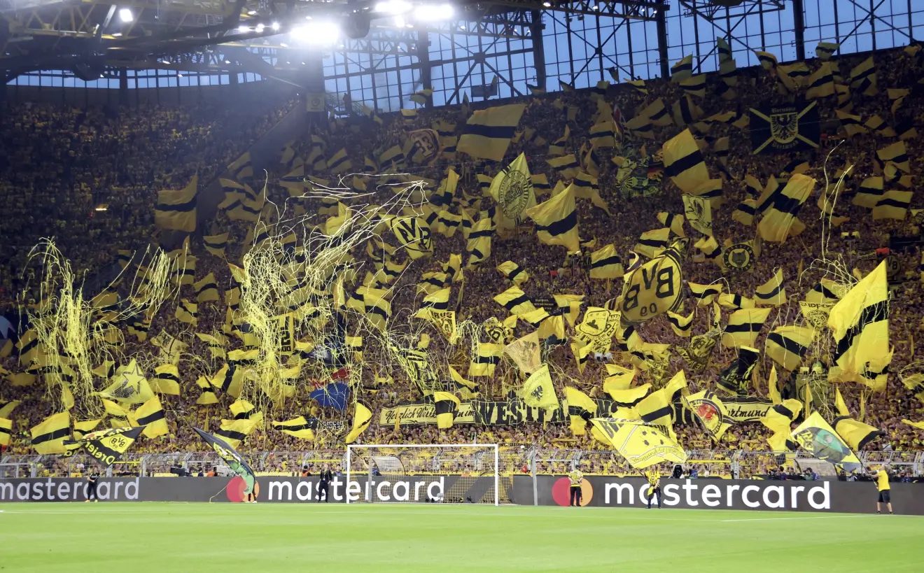 Aficionados del Borussia Dortmund en el Signal Iduna Park.