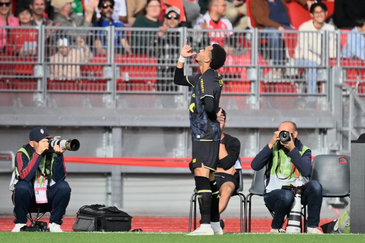 Ethan Mbappé celebrates.