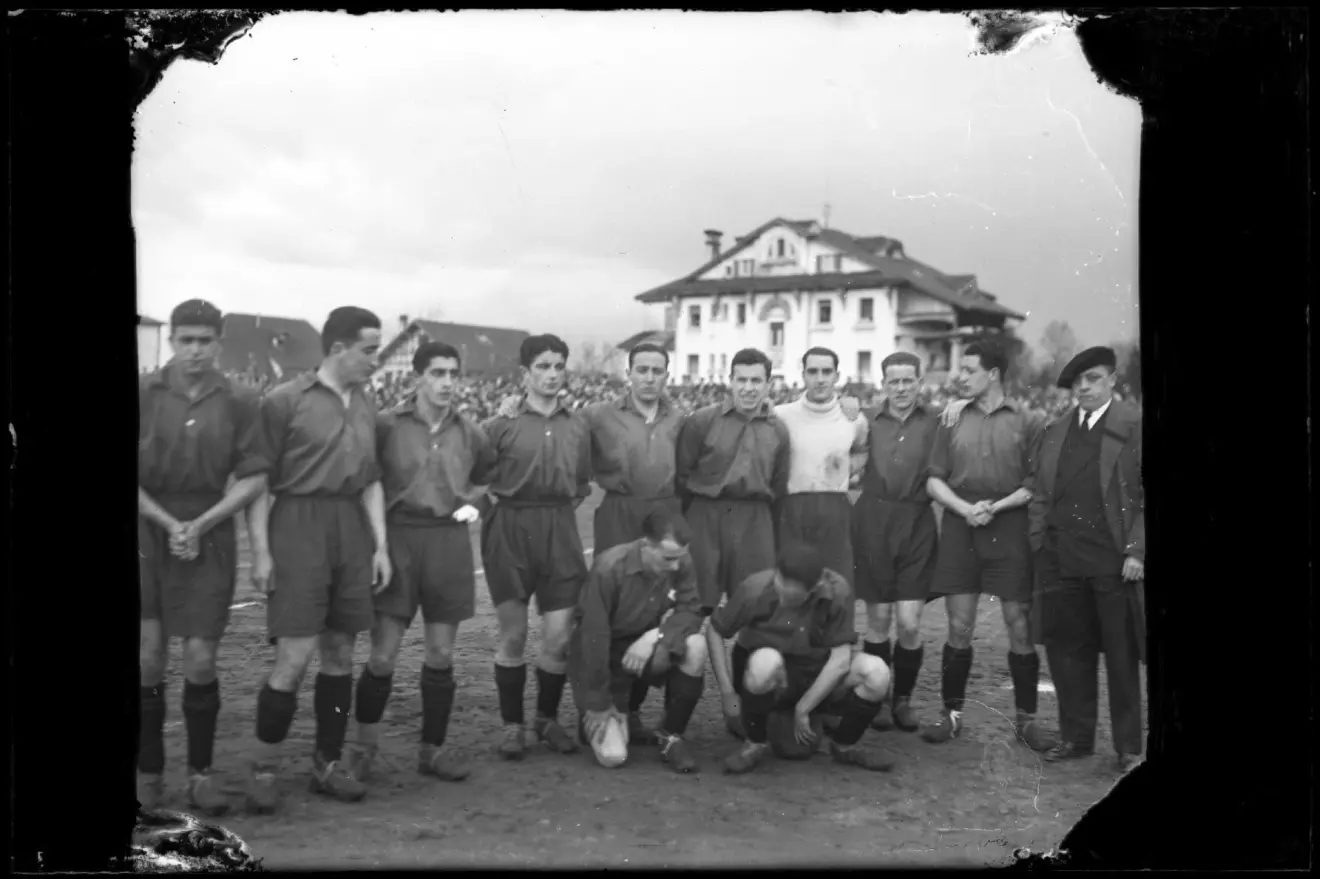 Un equipo de Osasuna antes de la guerra.